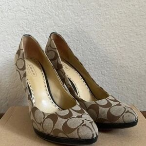Coach Women's Tan and Brown Patterned Heels